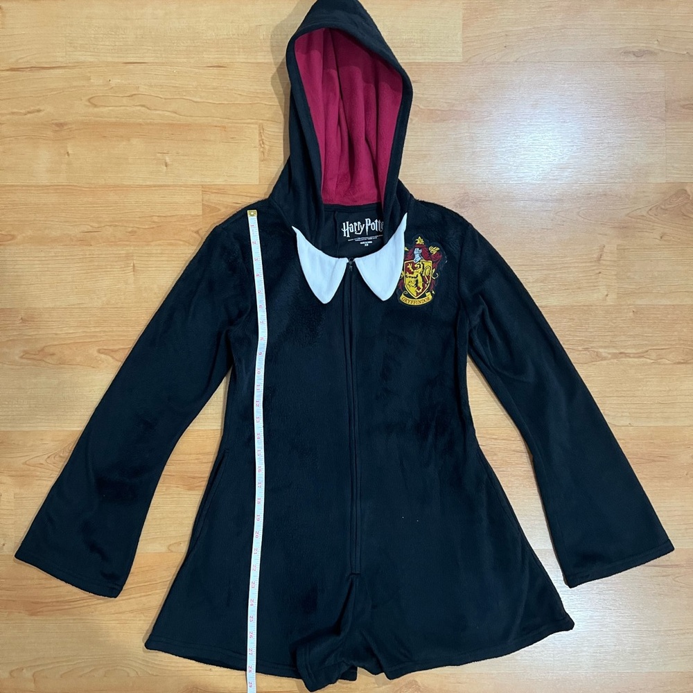 Harry Potter Gryffindor Juniors Girl Skort. Used once. Excellent condition.